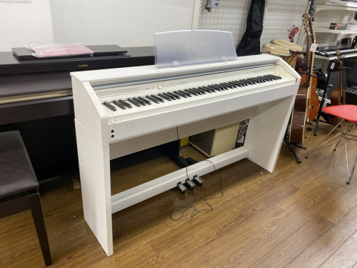 楽器の電子ピアノ