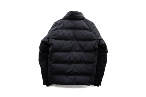 水沢ダウン　デサントのDescente ALLTERRAIN