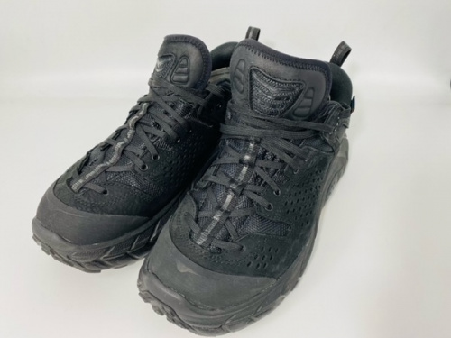 スニーカーのHOKAONEONE