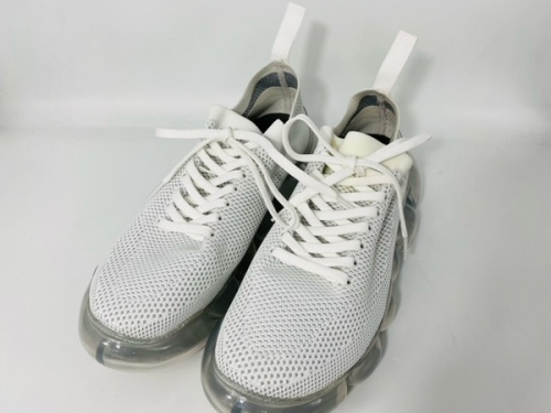 スニーカーのgrounds