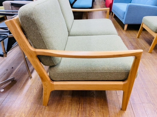 起立木工のオットマン