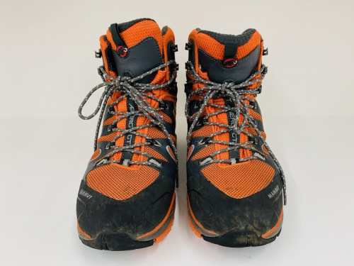 シューズのトレッキングシューズ