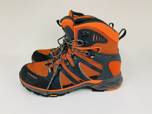 トレッキングシューズのMAMMUT
