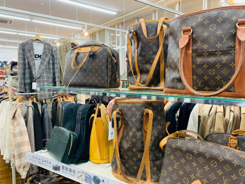 モノグラム スポンティーニの多摩　中古家具　買取