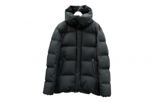 ダウンジャケットのDESCENTE