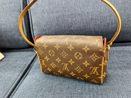 ルイ　ヴィトンのLOUIS VUITON