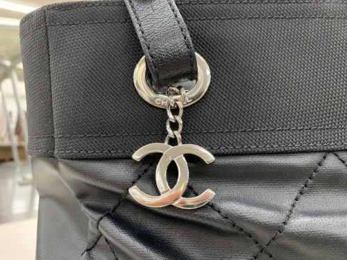 CHANELのパリビアリッツトート