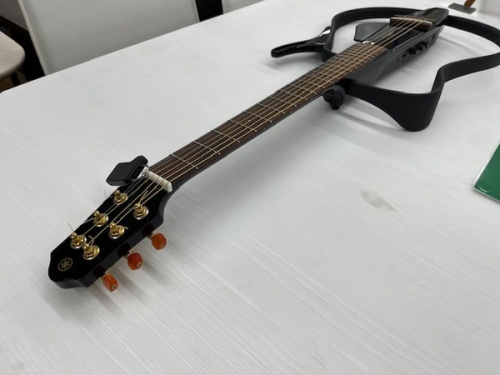 サイレントギターのYAMAHA