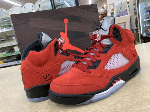 スニーカーのAIR JORDAN 5