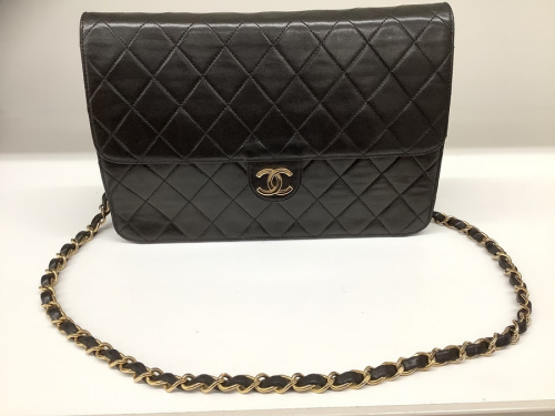 バッグのCHANEL