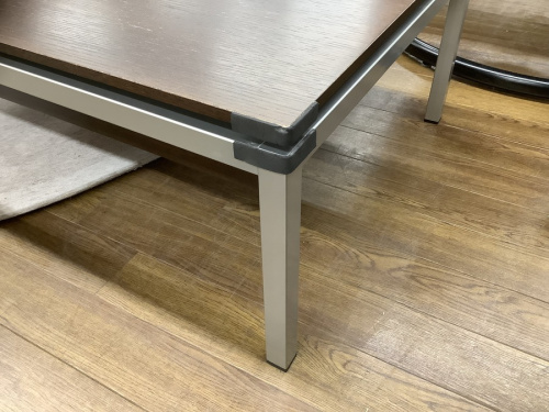 カリガリスのセンターテーブル