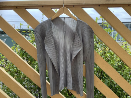 カーディガンのPLEATS PLEASE
