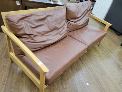 家具の3人掛けソファ