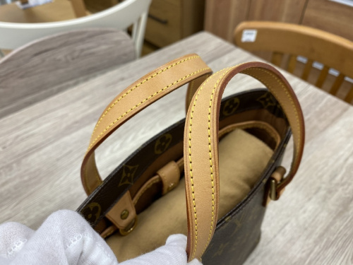 モノグラムのトートバッグ