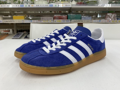 スニーカーのadidas