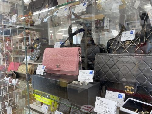 ダウンジャケットのLOUIS VUITTON