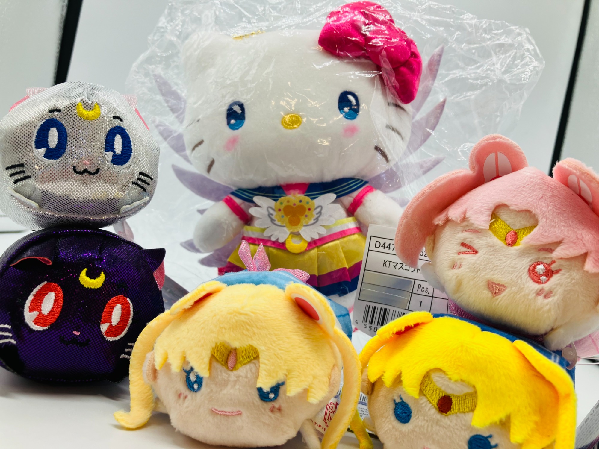 ハローキティ セーラームーン ぬいぐるみ20cm 本日ご紹介するのはこちら！！エターナルセーラムーンからハロー