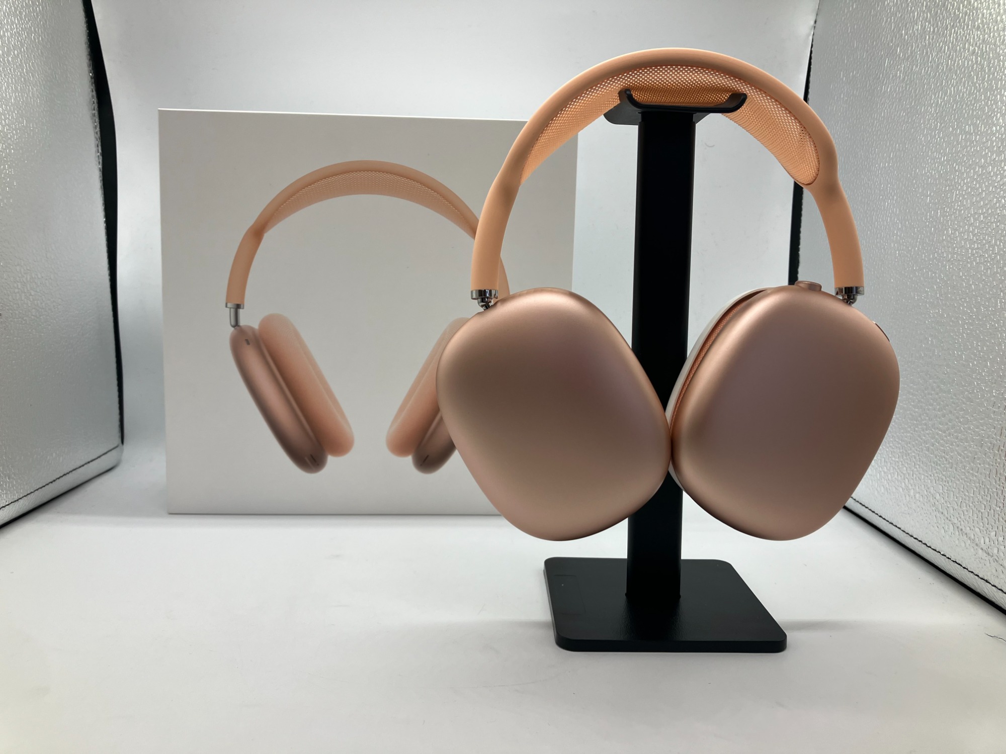 あ様限定 AirPodsMAX アップルの「AirPods Max」から新色登場、USB-Cでの充電が可能に