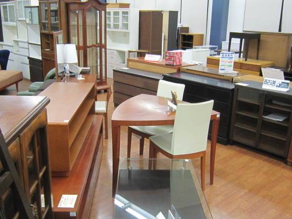 国会議事堂使用メーカー！徳田家具の書斎机を買取入荷!!｜2016年