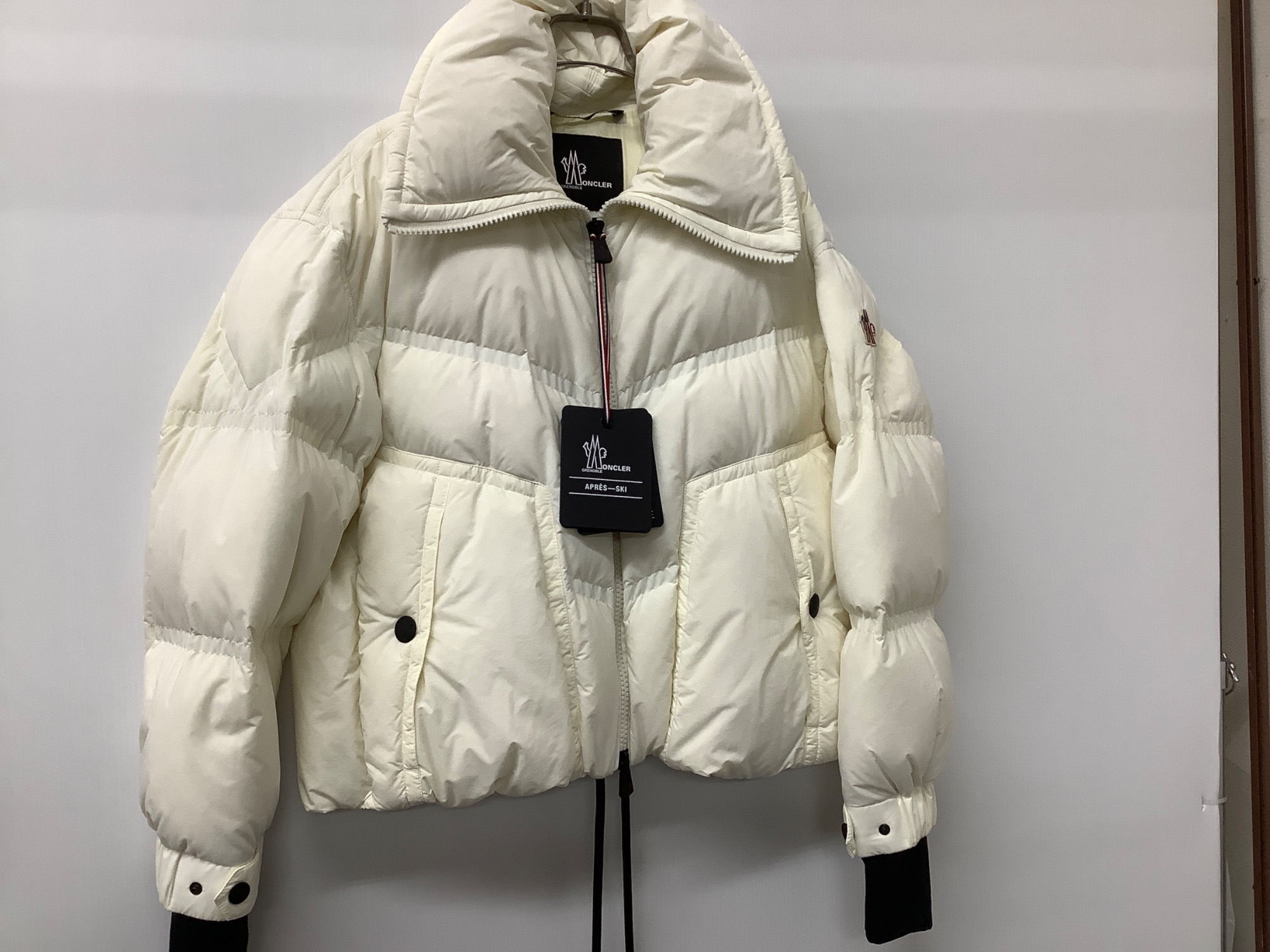 MONCLER(モンクレール)よりダウンジャケット入荷致しました
