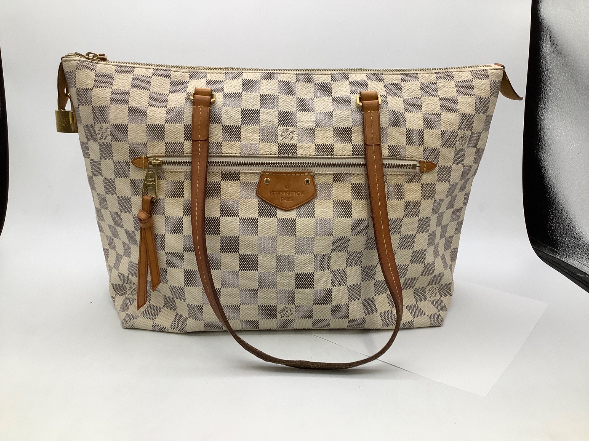 使い勝手の良いLouis Vuittonのトートバッグを入荷いたしました