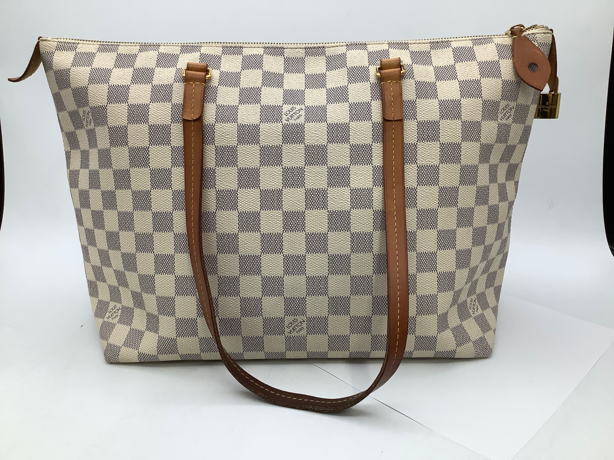 使い勝手の良いLouis Vuittonのトートバッグを入荷いたしました