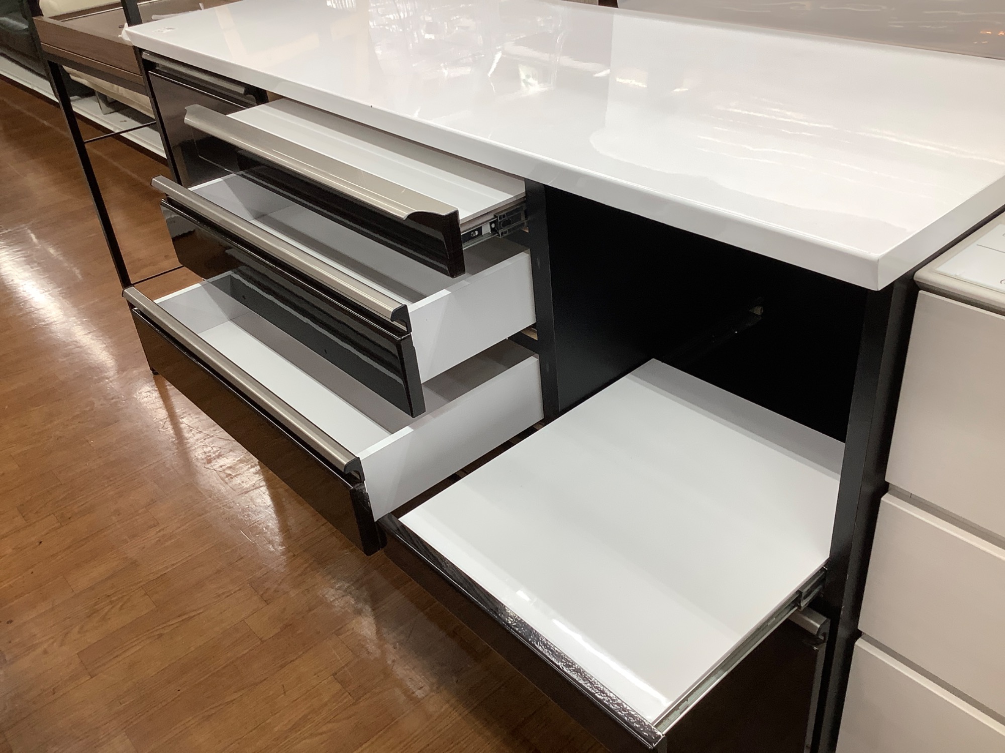 M142 キッチンカウンター 三幸ジャパン製 引き出し付き 楽天市場】キッチンカウンター 間仕切り【幅 180 cm】シンプル