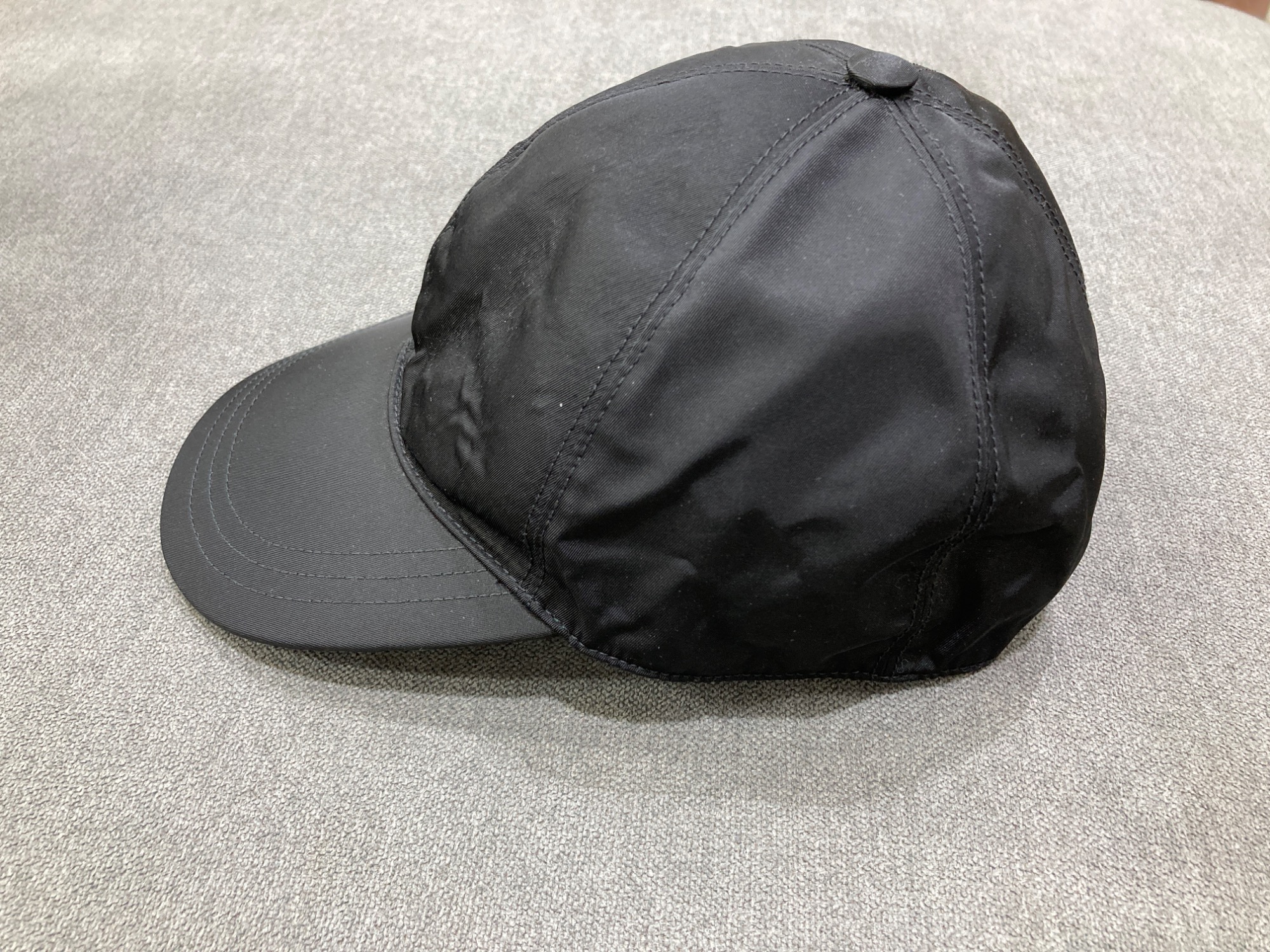 PRADA】真っ黒！ベースボールキャップのご紹介です！｜2025年12月13日