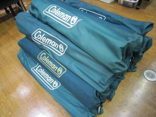 チェアのテーブル