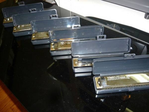 ハーモニカのTOMBO