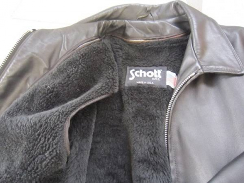 ジャケットのSchott
