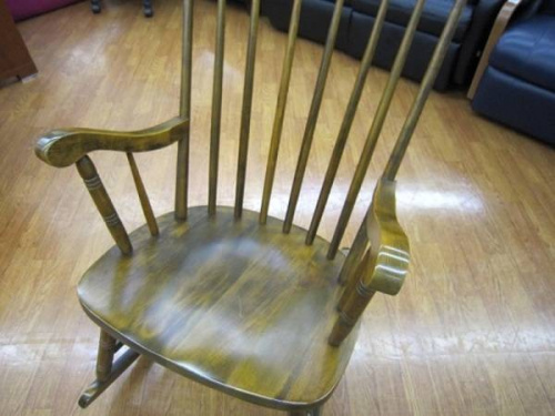 イスのロッキングチェアー