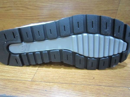 スニーカーのニューバランス