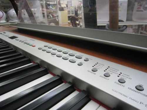 電子ピアノ