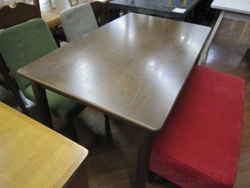 家具・インテリアのダイニングテーブル