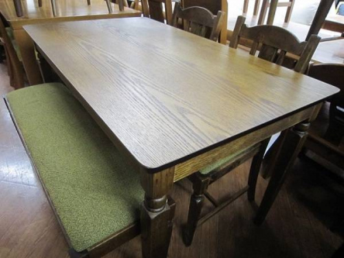 家具・インテリアのダイニングテーブル