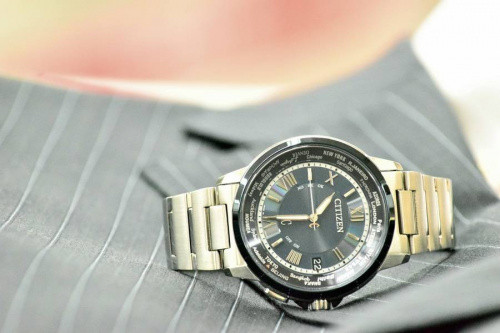 ビジネスアイテムの腕時計