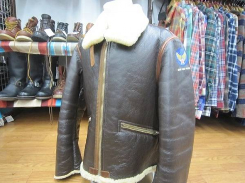 メンズファッションのフライトジャケット
