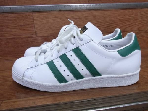 スニーカーのadidas originals