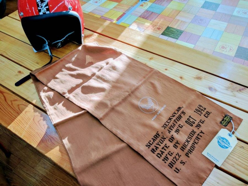 メンズファッションのスカーフ