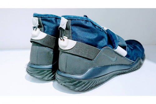 スニーカーの武蔵村山