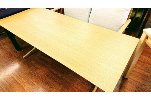 ソファーのテーブル