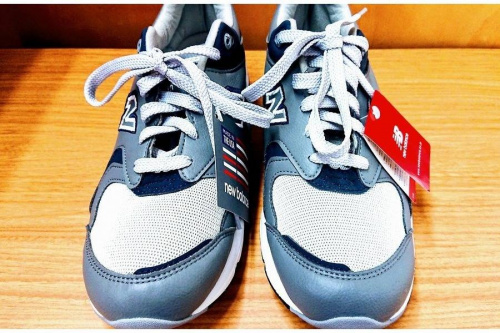スニーカーのニューバランス（new balance）