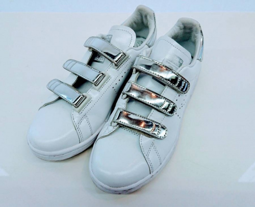 スニーカーのRAF SIMONS