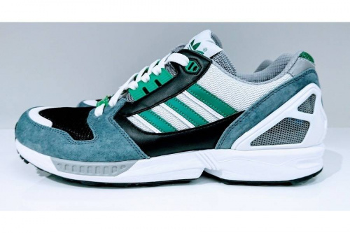 ミタスニーカーズのアディダス（adidas）