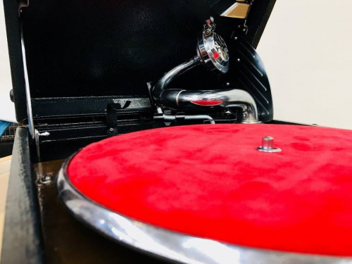 ポータブル蓄音機のColumbia