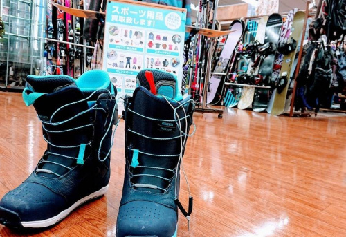 スポーツ用品のスキー