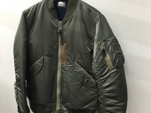 トップスのジャケット