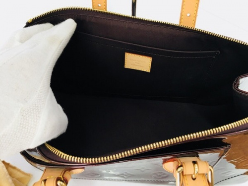 バッグのLOUIS VUITTON