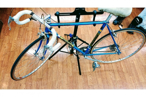 自転車のロードバイク